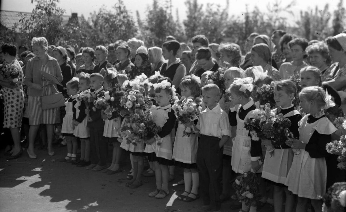 1 сентября 1965 года, Фото взято из открытых источников: soviet-postcards.com