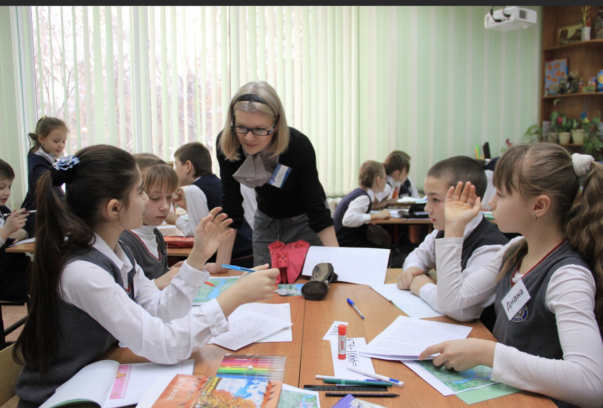 Практическая школа. Урок в современной школе. Школа современного учителя. Современный школьный урок. Современный учитель на уроке.