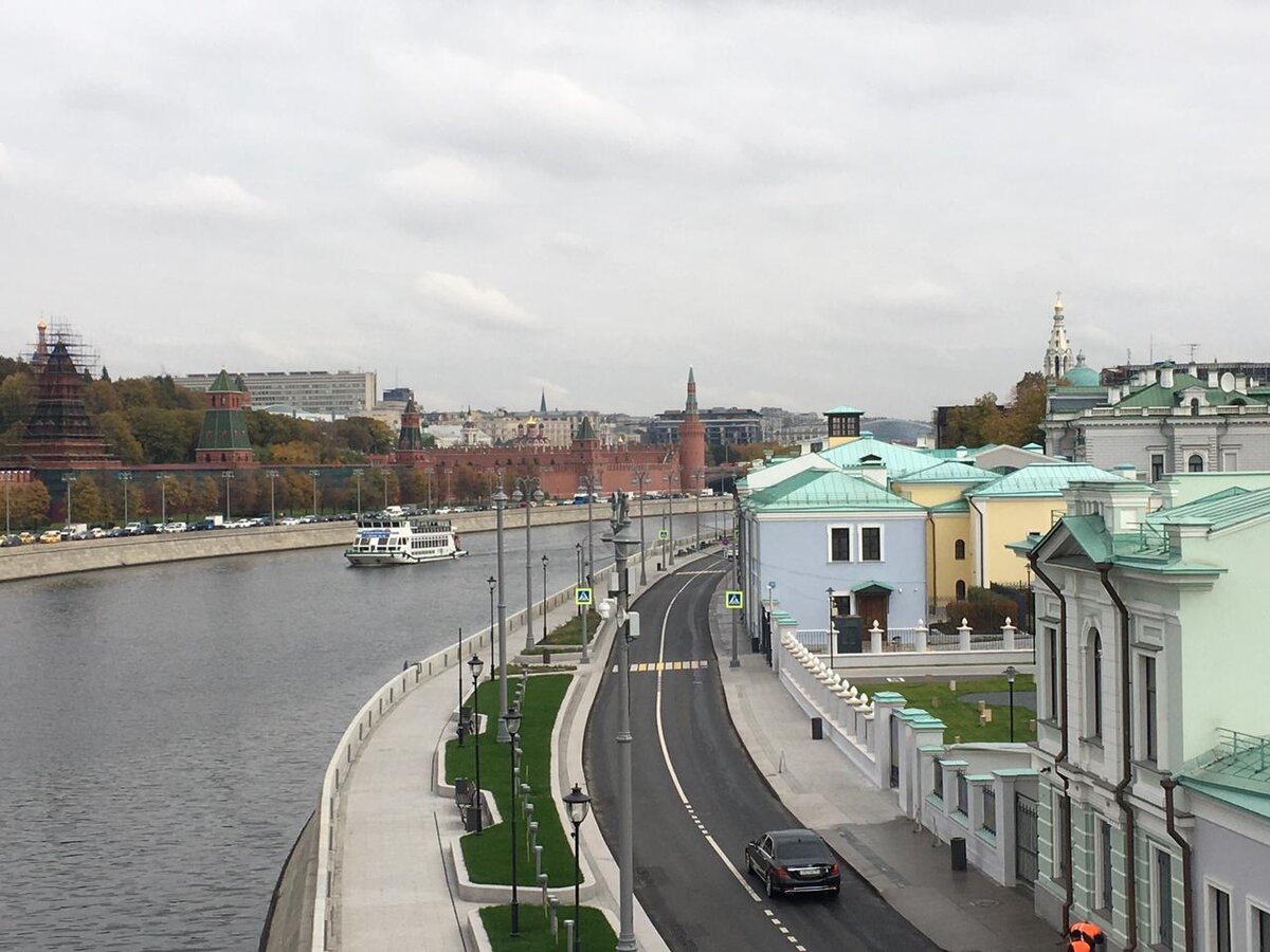 1.Софийская набережная 9фото автора).