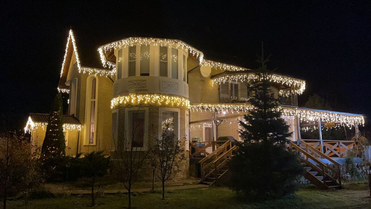 Новогодняя декорация дома по дизайн-проекту Rich LED