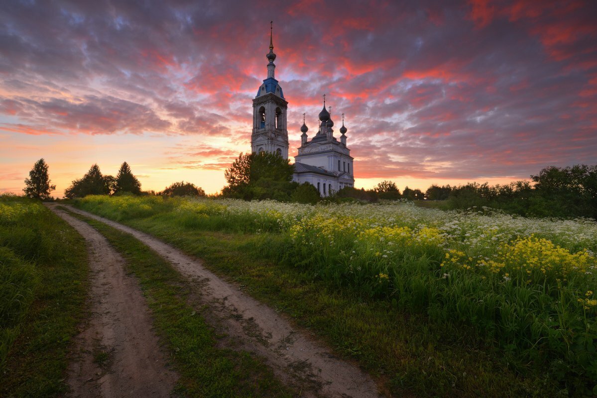 Церковь в поле