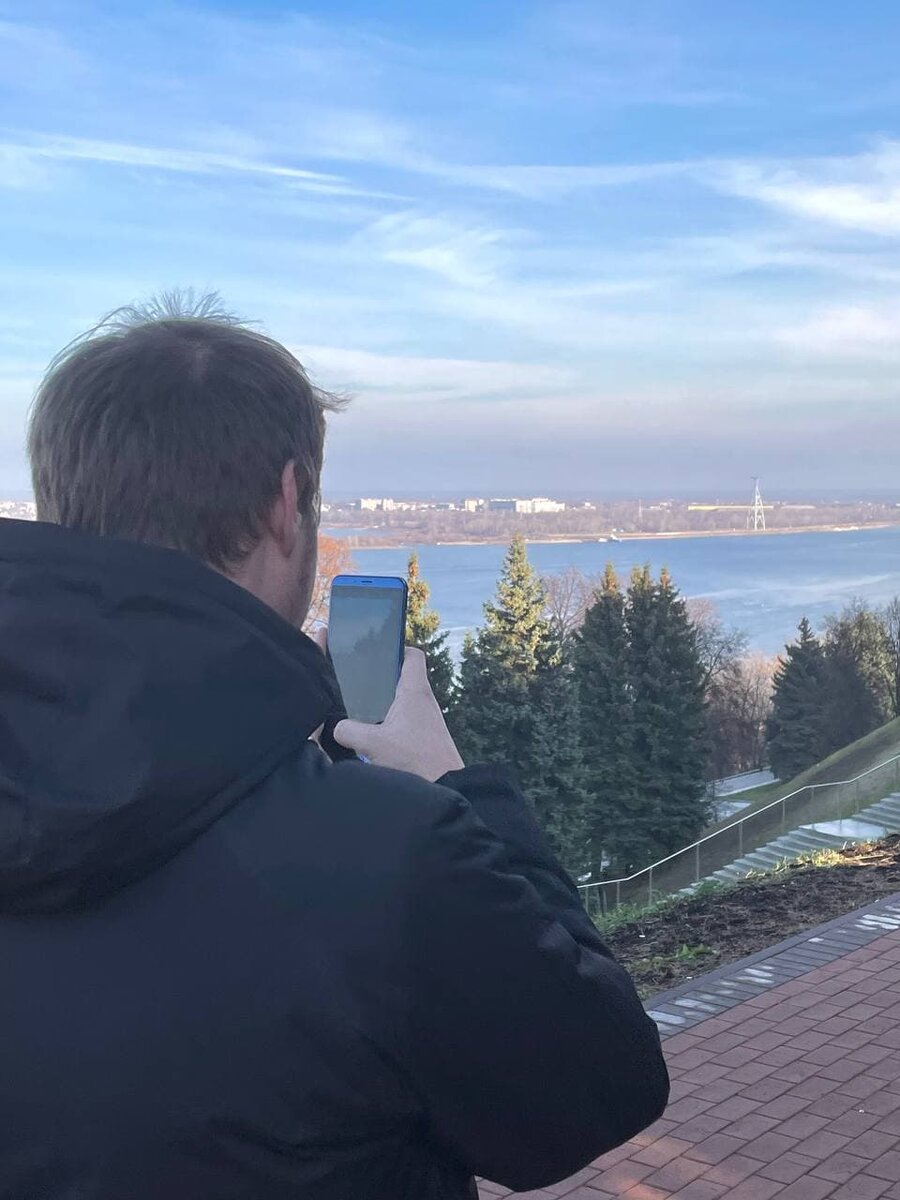 Это я - автор статьи на фоне Волги. Город Нижний Новгород