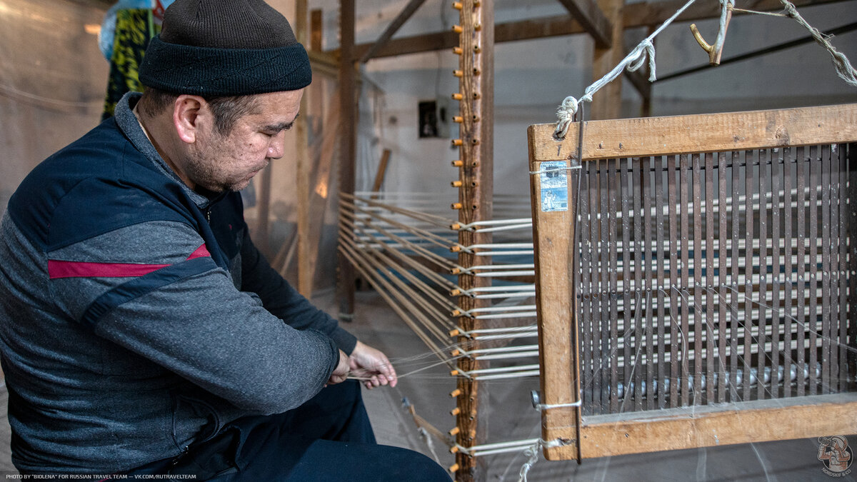 ёдгорлик. шелкоткацкая фабрика "ёдгорлик". шелковая фабрика вятская. панцирь шелковская шелкоцкая фабрика. гостиница ляби хауз в бухаре.