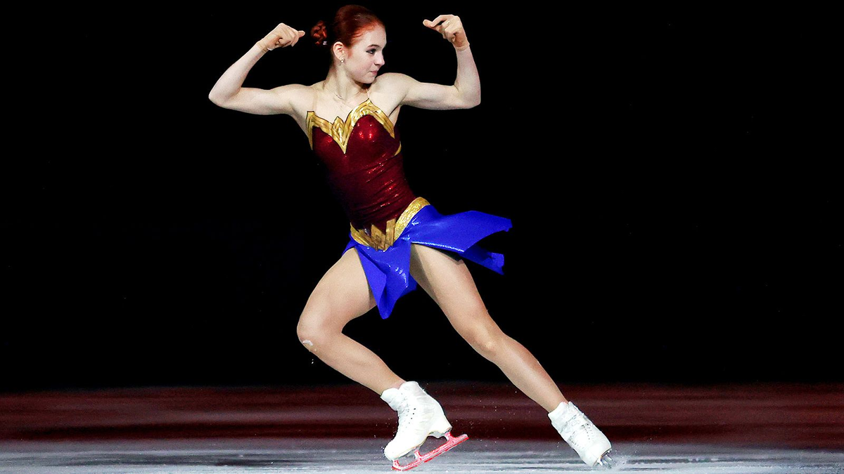 Наша Саша всем покажет! Фото отсюда - https://s74794.cdn.ngenix.net/m/c126/6c5d/f7cd/4eeb/bad4/058b/98b8/5fe3/1600_1000_max.jpeg