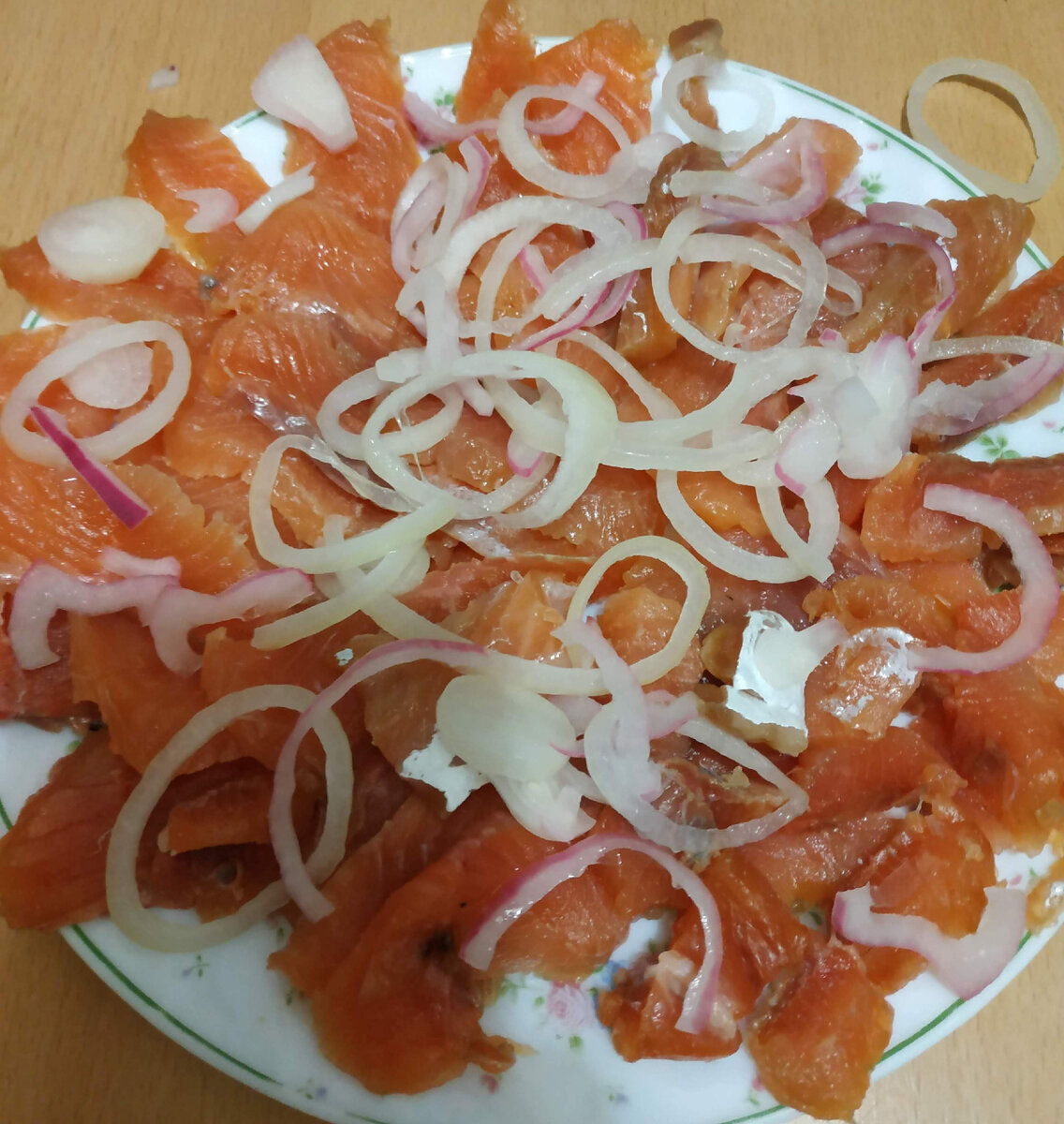 Купила горбушу с бонусом, в виде красной икры. Как выбрать рыбу с икрой, читайте ниже. А это фото - мой готовый результат. 