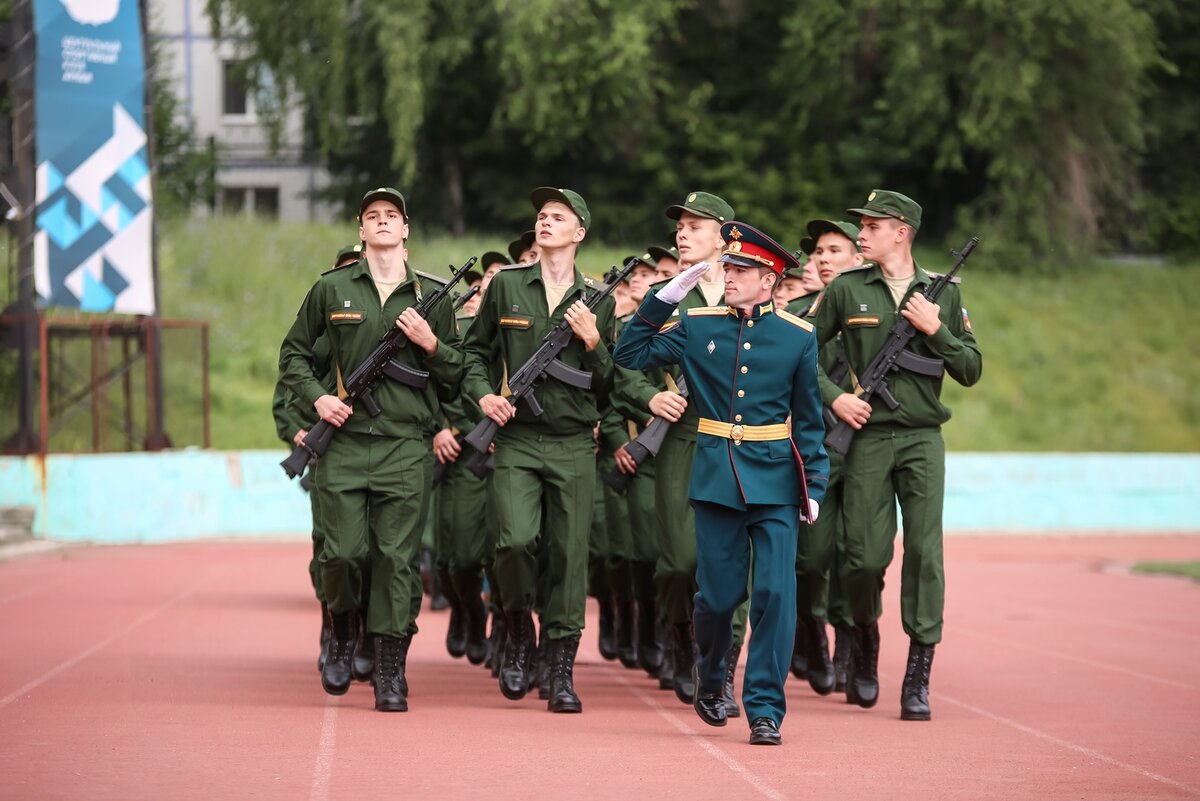 Офицер взвода. Военнослужащие. Военная часть. Военнослужащие России. Солдаты России.