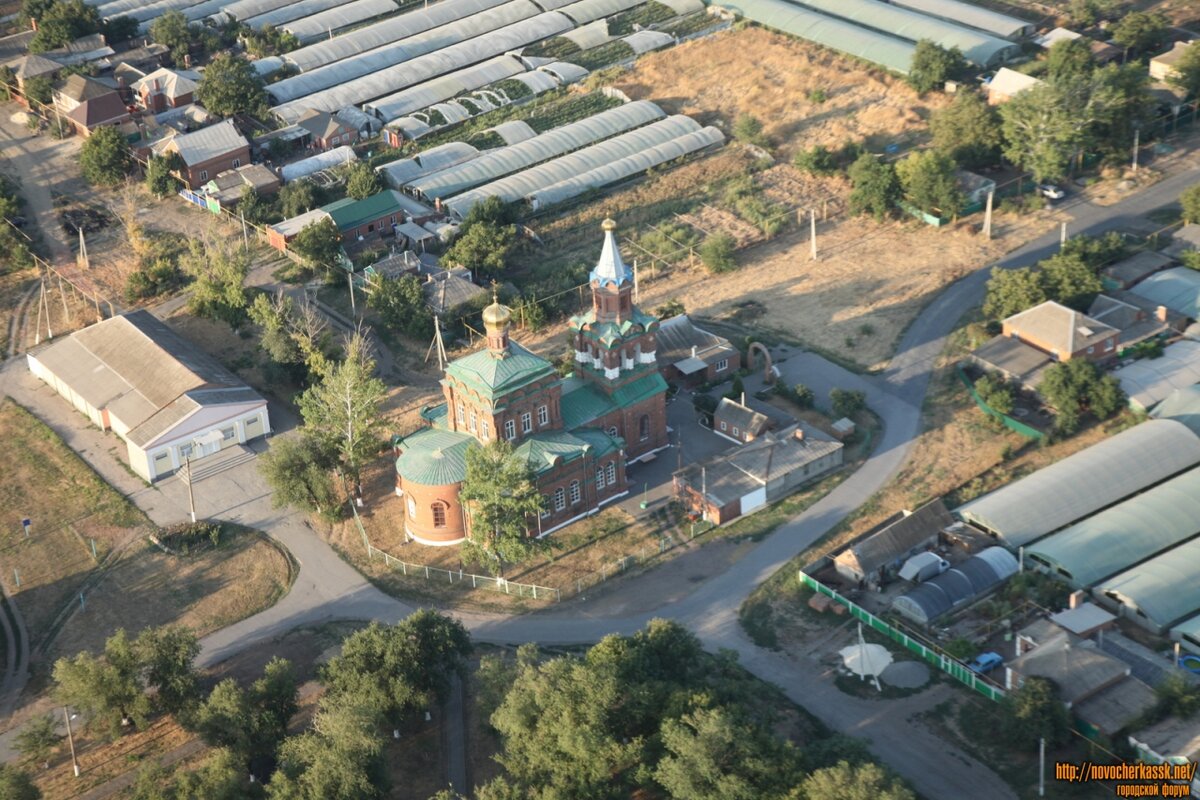 Станица Кривянская. Теплицы.