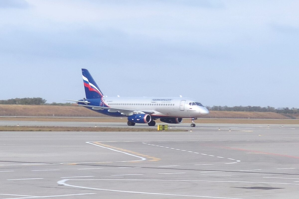 Самолет SSJ-100 