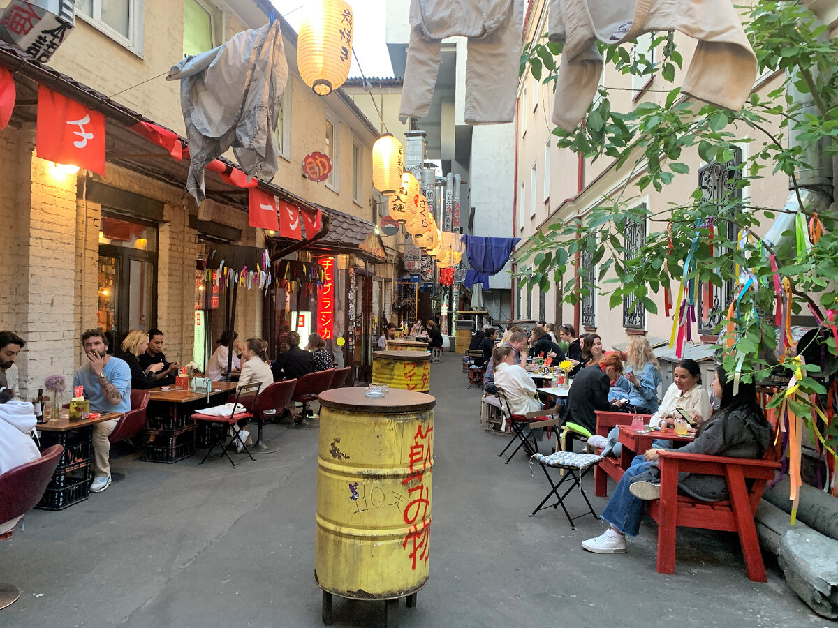 Еще один вид на двор