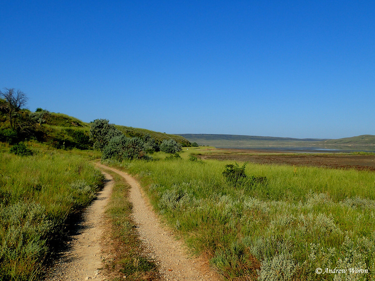 Озеро и холмы уже близко