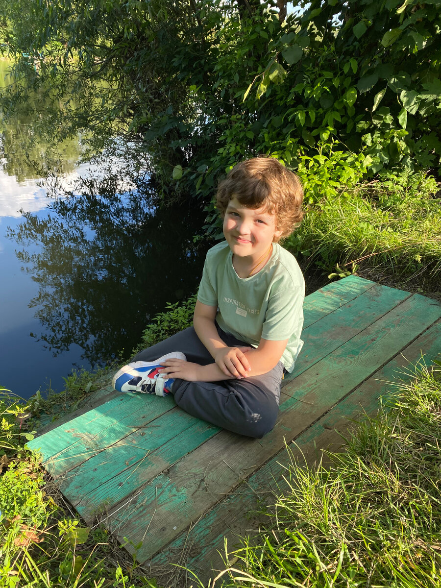 По традиции на обложке Кудрявый. Это пруд у нас в селе. Мы там даже купаемся, представляете. Мечта, а не село.