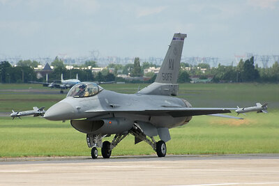    Самолет F-16CJ ©Dmitry A. Mottl. Собственная работа, Общественное достояние Wikipedia.org