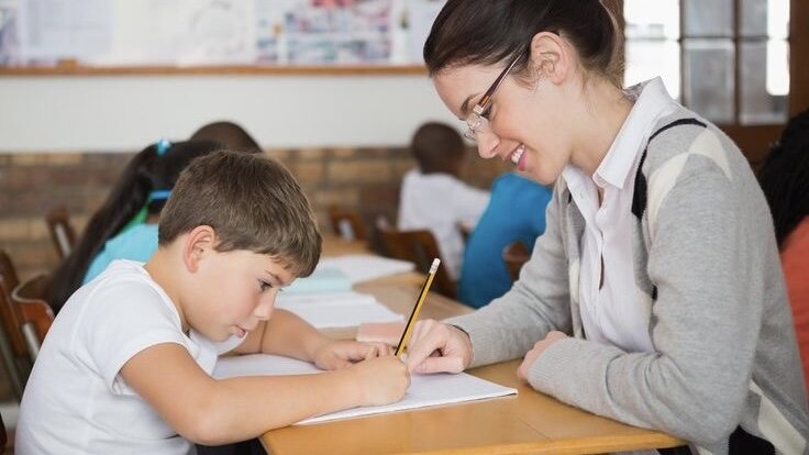 Мальчик и учительница