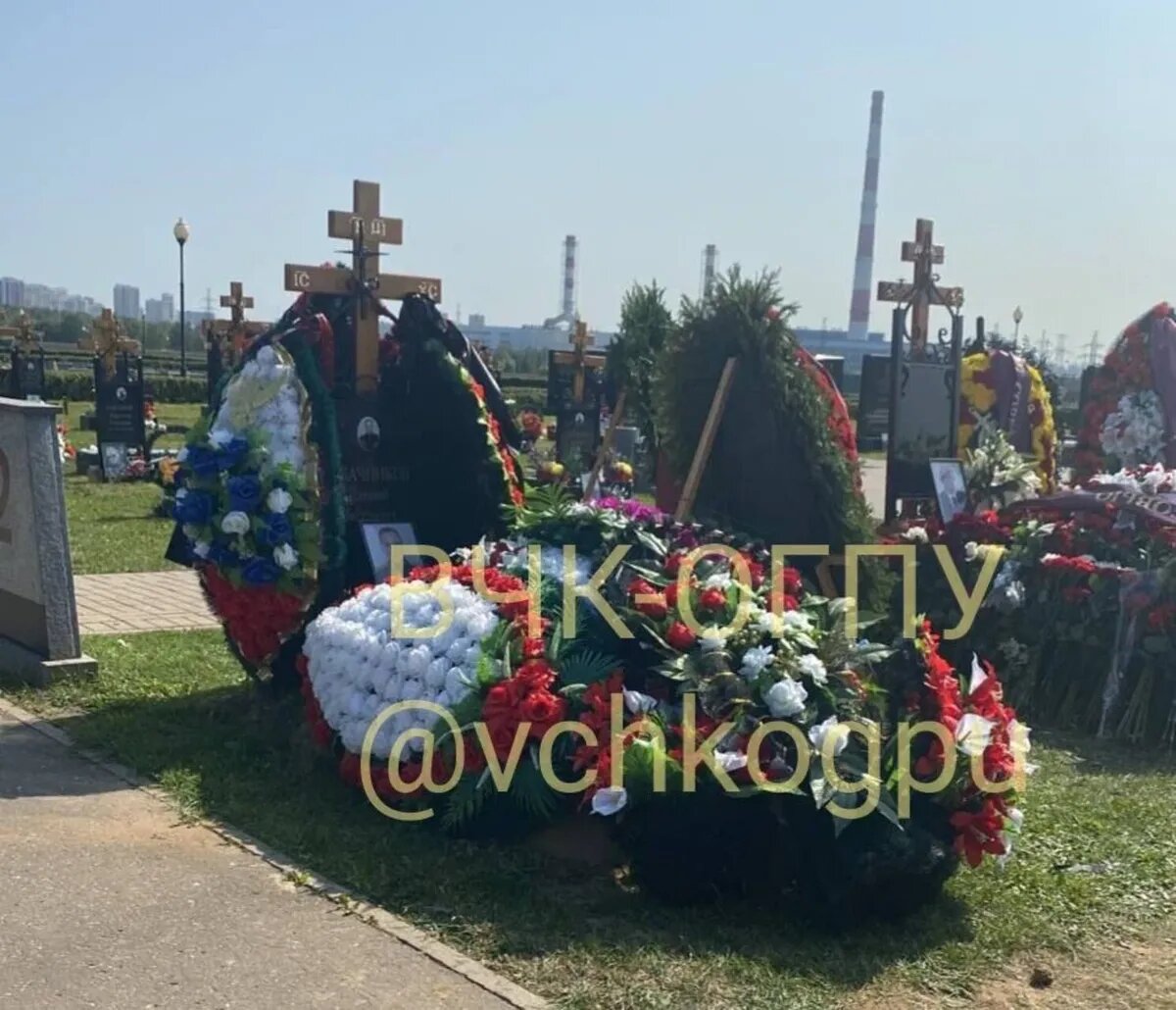 Могила уткина дмитрия фото сейчас