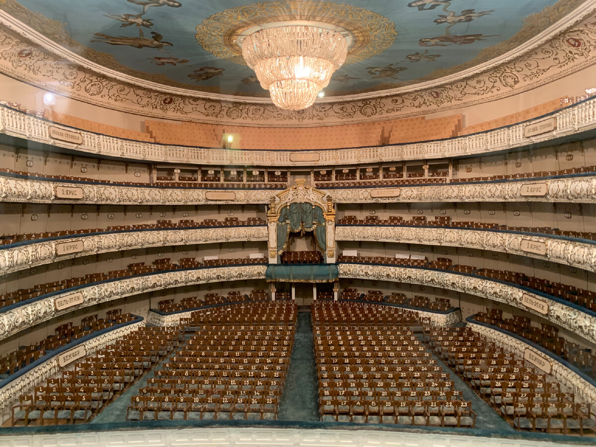 Макет при входе в театр