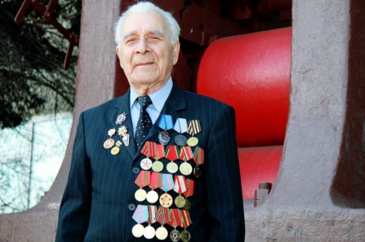    Ветеран–металлург из Екатеринбурга Николай Власов отметил 100-летний юбилей