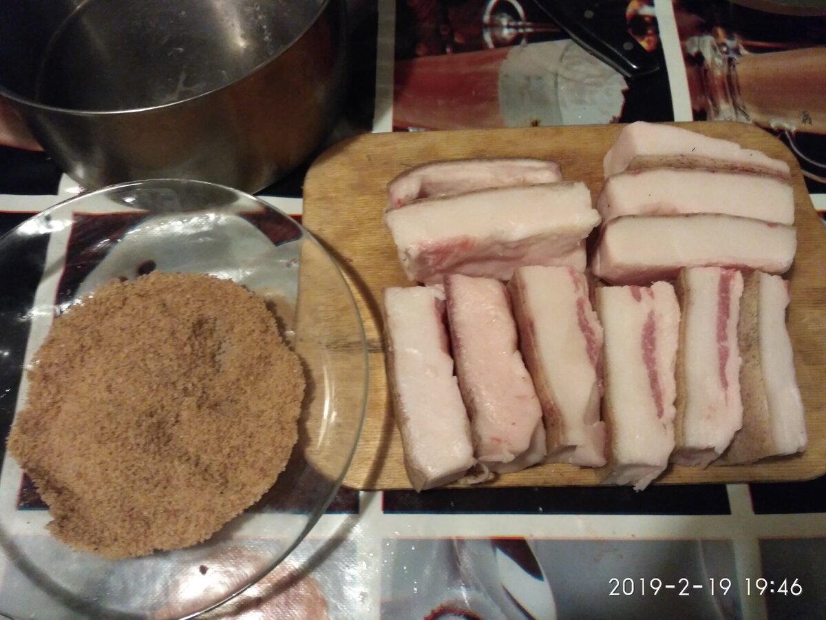 На один килограмм сало потребуется примерно 200 грамм соли