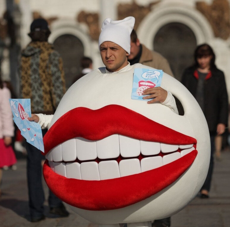 Кадр из фильма "Любовь в большом городе 2" с Владимиром Зеленским.