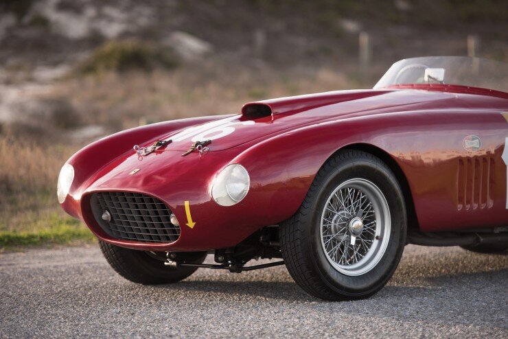 Ferrari 340 America - изначальная версия этой линейки машин. Как показано выше отличия имеются и во внешнем виде, кузов более аккуратный, ну в какой-то степени красивее чем Ferrari 340 Mexico. Но отличия в ходовой части дают о себе знать.