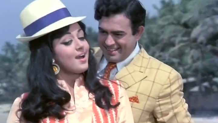 На фото Хема Малини и Санджив Кумар.