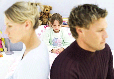 Развод при наличии детей можно сравнить с катастрофой, бедствием семейной жизни. Ведь кроме морального вреда, стресса, нужно еще разрешить финансовые и жилищные интересы как бывших супругов так и их детей.