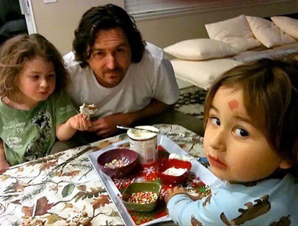 Джозеф Макстей с сыновьями. Источник фото: cbsnews.com