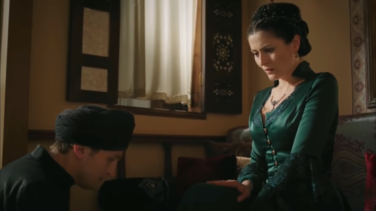 Прощание Шах-султан и Мерджана-аги. Кадр из сериала «Великолепный век»