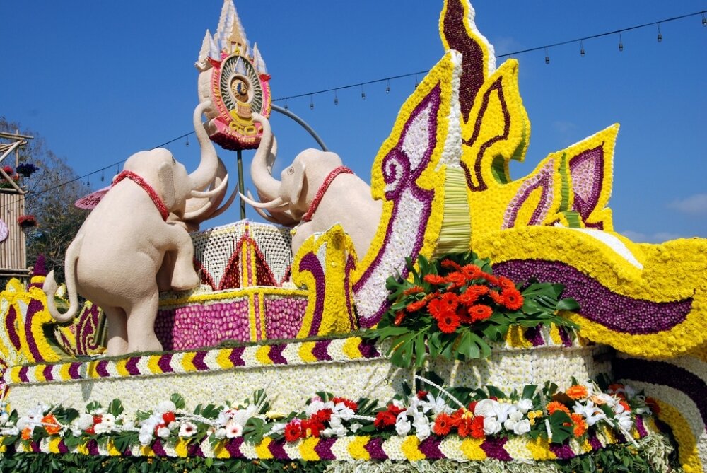 Праздник в тайланде в феврале. Фестиваль цветов в Чиангмае. Чиангмай Таиланд фестиваль. Фестиваль цветов в Тайланде. Чиангмай Таиланд цветы.