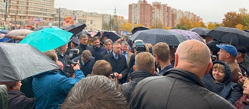 Александр Беглов на открытии новой станции метро. Идет дождь... Фото из ТК 1703 