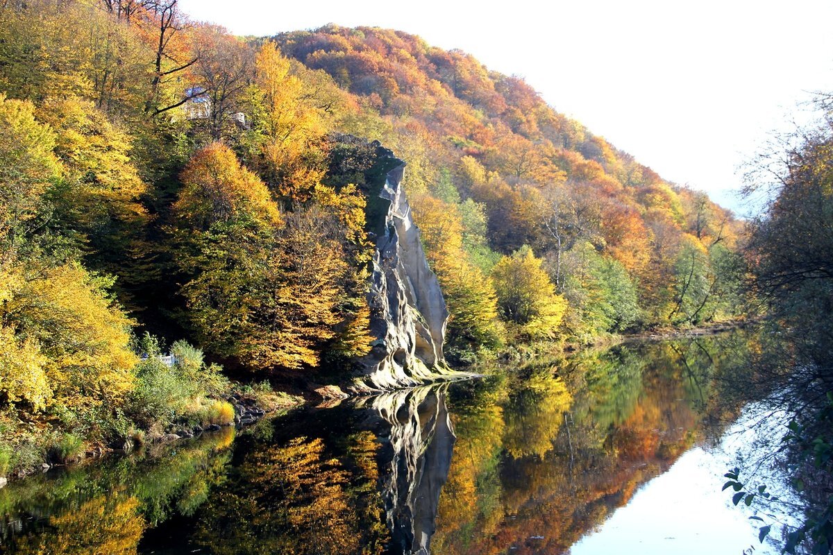 Село горячий ключ краснодарский край. Гора петушок горячий ключ. Горячий ключ Краснодарский край горы. Город горячий ключ Краснодарский край природа. Горный парк горячий ключ.