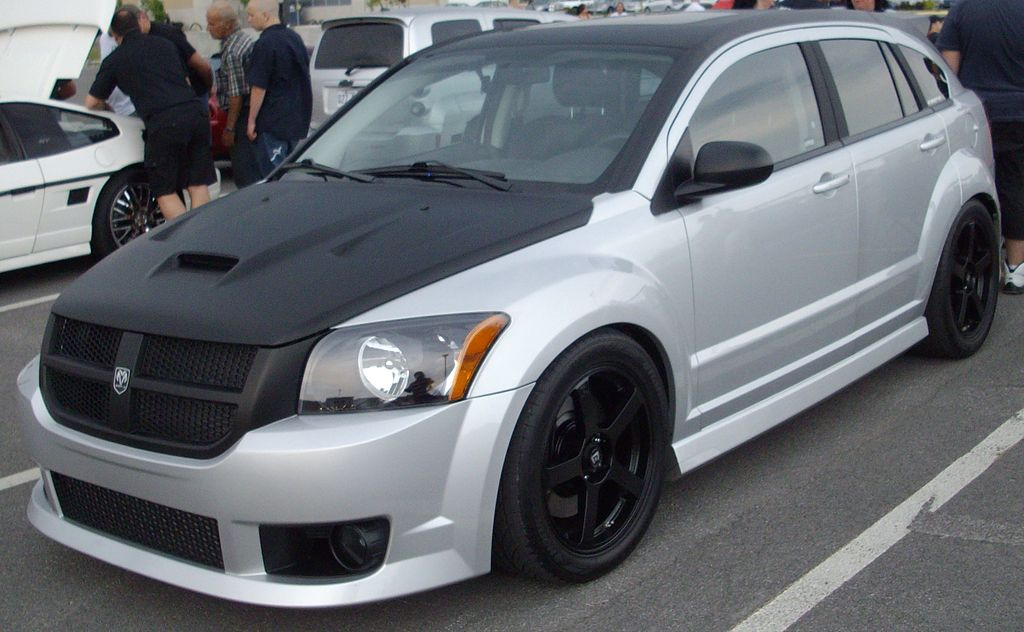 https://upload.wikimedia.org/wikipedia/commons/thumb/1/19/Tuned_Dodge_Caliber_%28Les_chauds_vendredis_%2712%29.JPG/1024px-Tuned_Dodge_Caliber_%28Les_chauds_vendredis_%2712%29.JPG