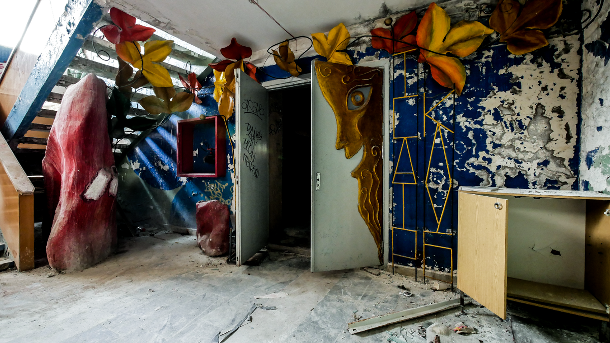 двери в актовый зал