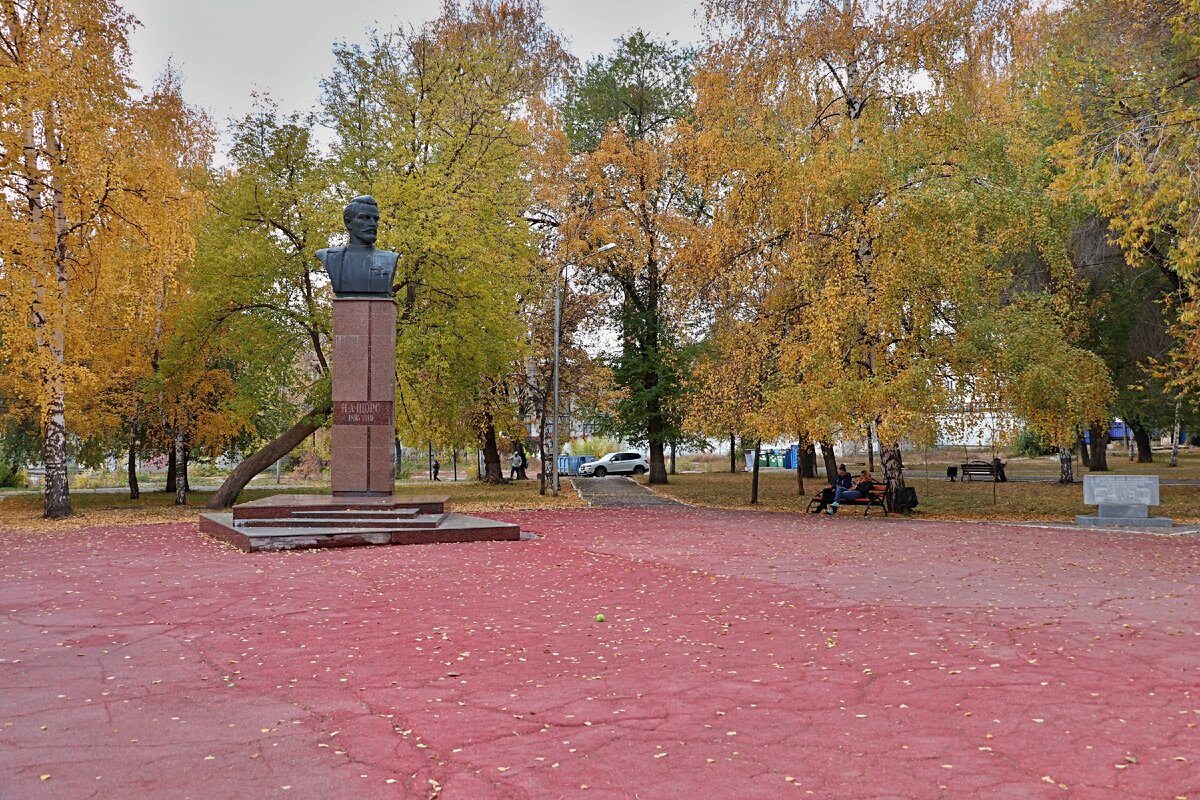 Сквер толстого самара. Парк Щорса. Парк имени Щорса в Самаре. Скверы Самары. Сквер в Самаре.