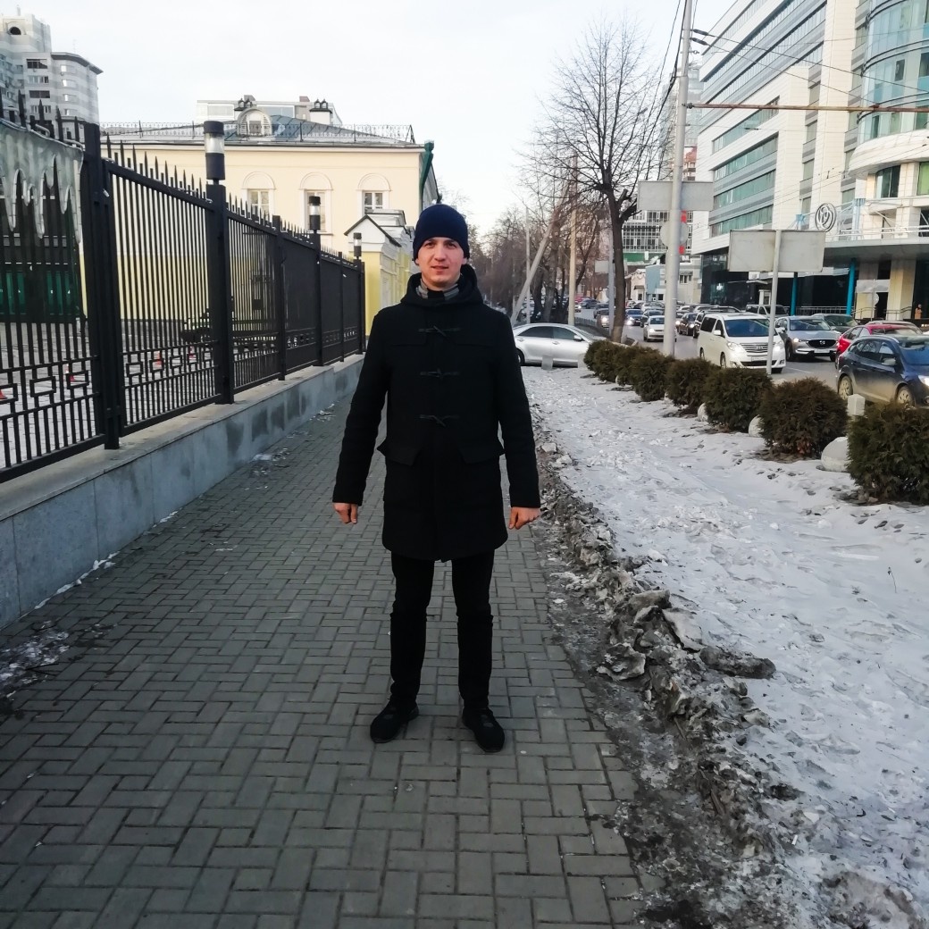 Екатеринбург, у отеля "Онегин"