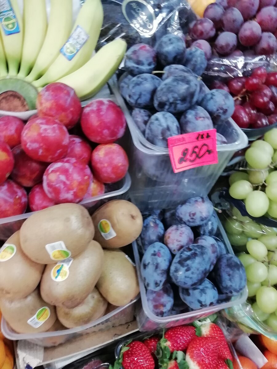 Сколько стоит фуд сити. Фрукты ассортимент. Фуд Сити. Оптовый рынок овощей и фруктов. Овощи и фрукты на рынке.