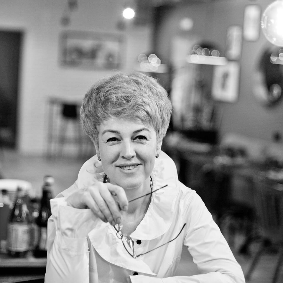 Ирина Бут, психолог-сексолог сейчас, главный бухгалтер и парикмахер в прошлом.