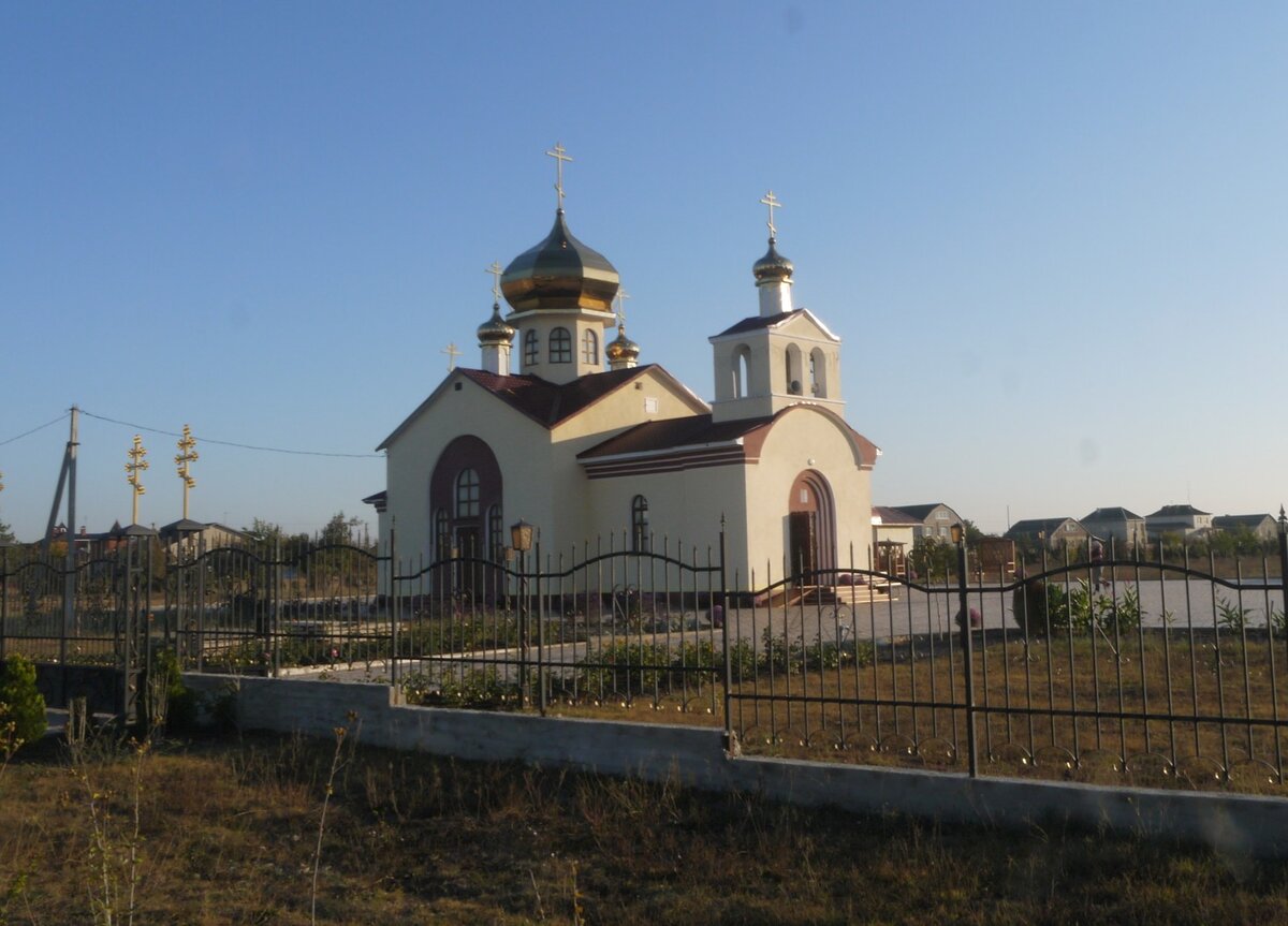 Погода в крыму кировское яркое поле. Храм преподобного Амвросия Оптинского. Церковь Амвросия Оптинского, село Полтавка. Посёлок Кировское Крым.