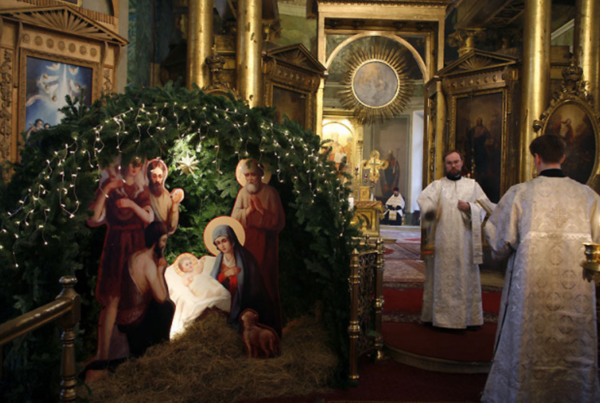 Orthodox christmas. Вертеп в храме на Рождество Христово. Вертеп в храме Христа Спасителя. Вертеп храма Христа Спасителя Рождественский. Рождество Церковь.