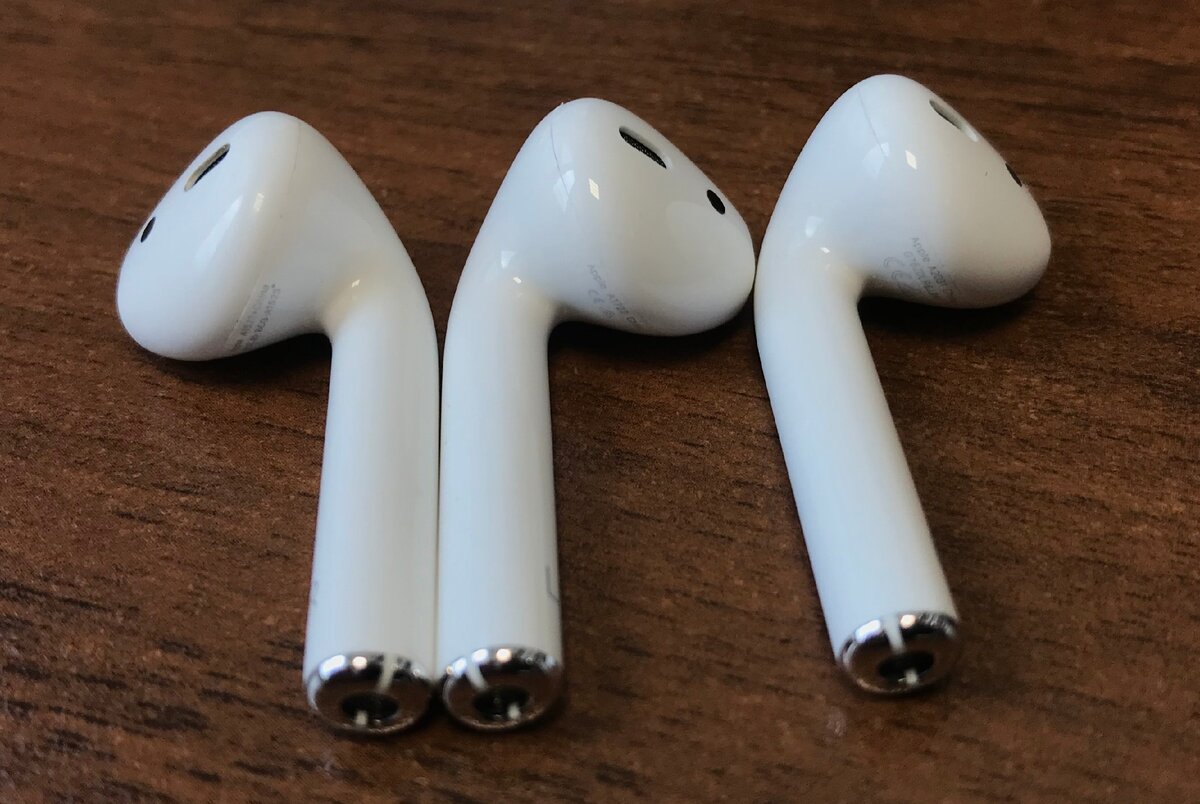 Как отличить аирподсы 2. Айрподс 2. Левый наушник Apple AIRPODS 2. Apple AIRPODS 1. Наушники AIRPODS оригинал от эпл.