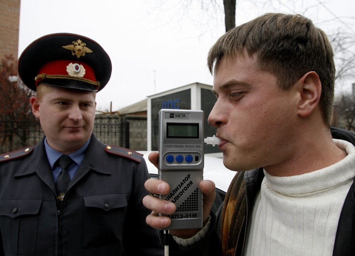 Если гаишник просит дыхнуть в трубку