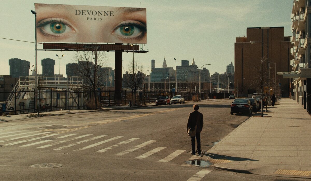 — Любимые цветы?
— Одуванчики.
— Почему?
— Они свободные, и их не продают.