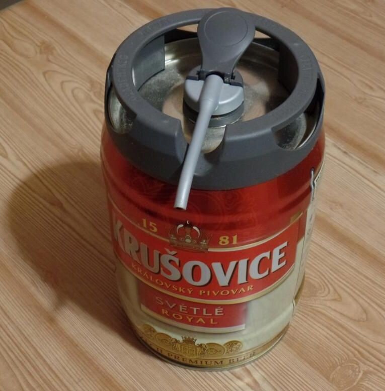 Банка ёмкостью 5 литров. 