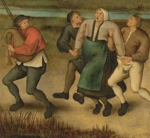 Жители пытаются остановить безумно танцующую Рянняль