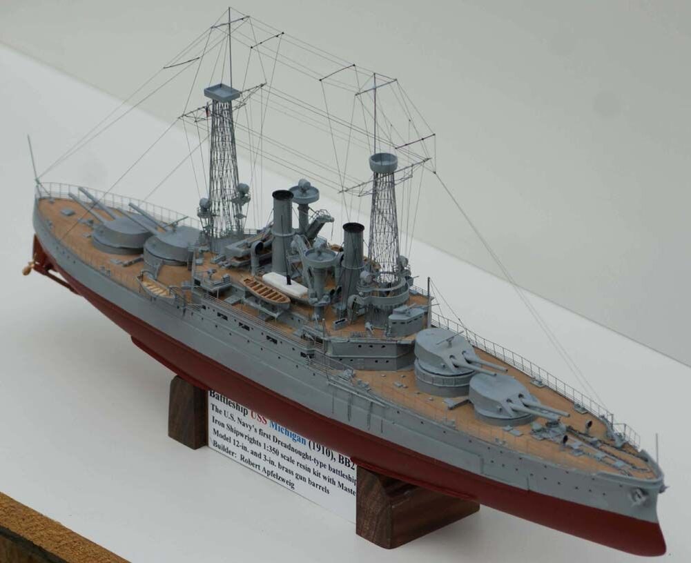 Модель линкора "Мичиган".