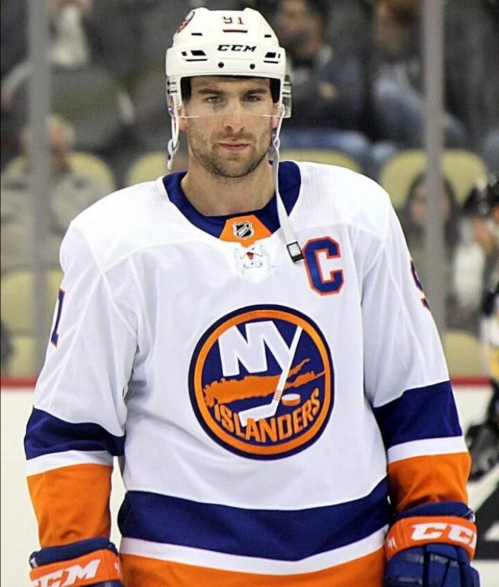 Джон Таварес 