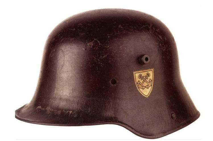 Каска принадлежащая солдату военно-морского флота