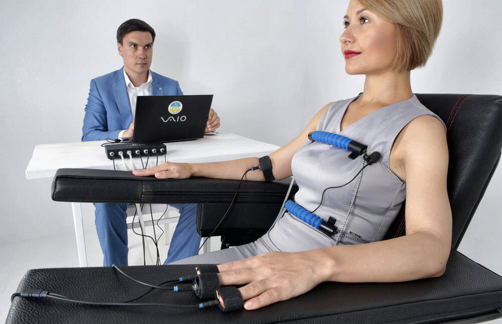 принципы деятельности полиграфолога. принцип работы полиграфа. Kardi2-np полиграф датчик. детектор лжи проверить человека. полиграф детектор лжи.