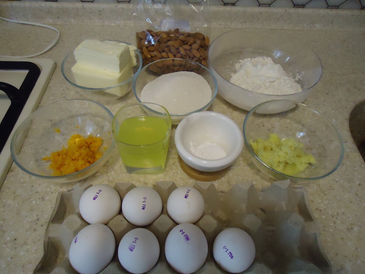 Ингредиенты для приготовления миндального кулича. Фото автора.