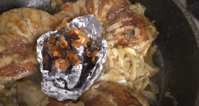 Когда хочется шашлык, а ты на самоизоляции / Мясо со вкусом шашлыка на сковороде.