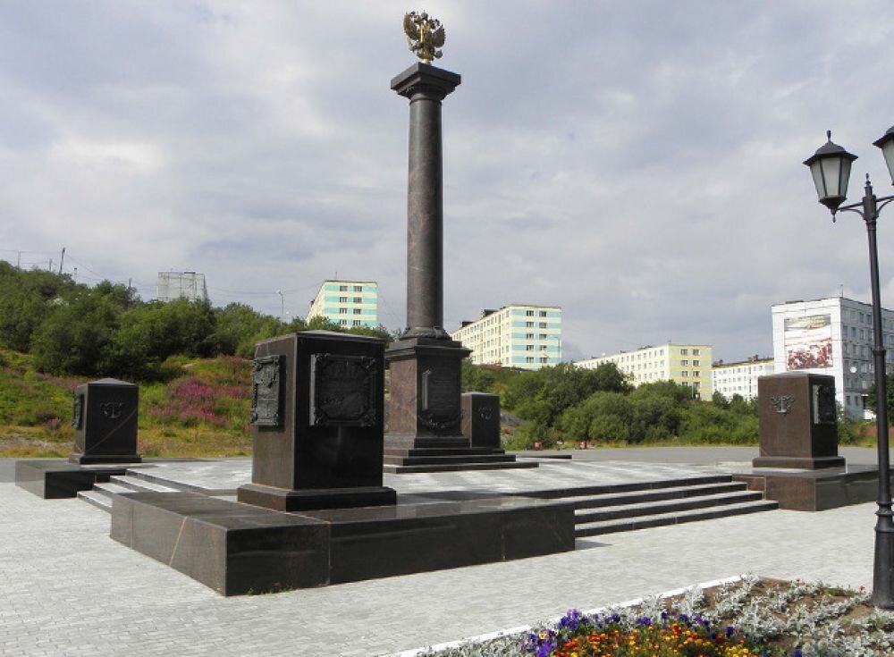 СТЕЛА ВОИНСКОЙ СЛАВЫ Стела «Город Полярный — город воинской славы» установлена в 2010 году на площади Победы.